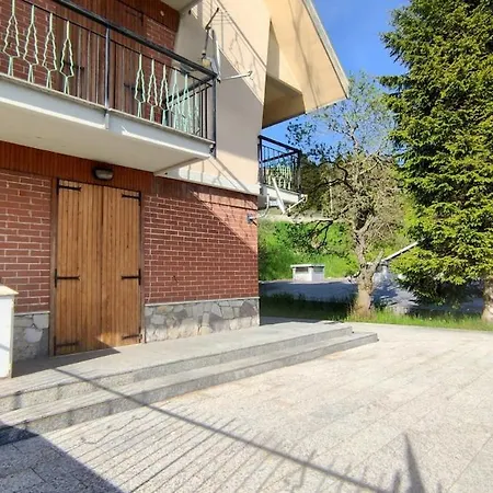 With Private Garage And Garden Apartman